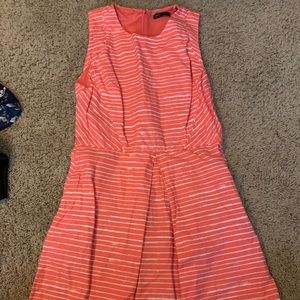 Cute and flattering dress!!!